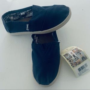 Toms blue navy size 3Y new